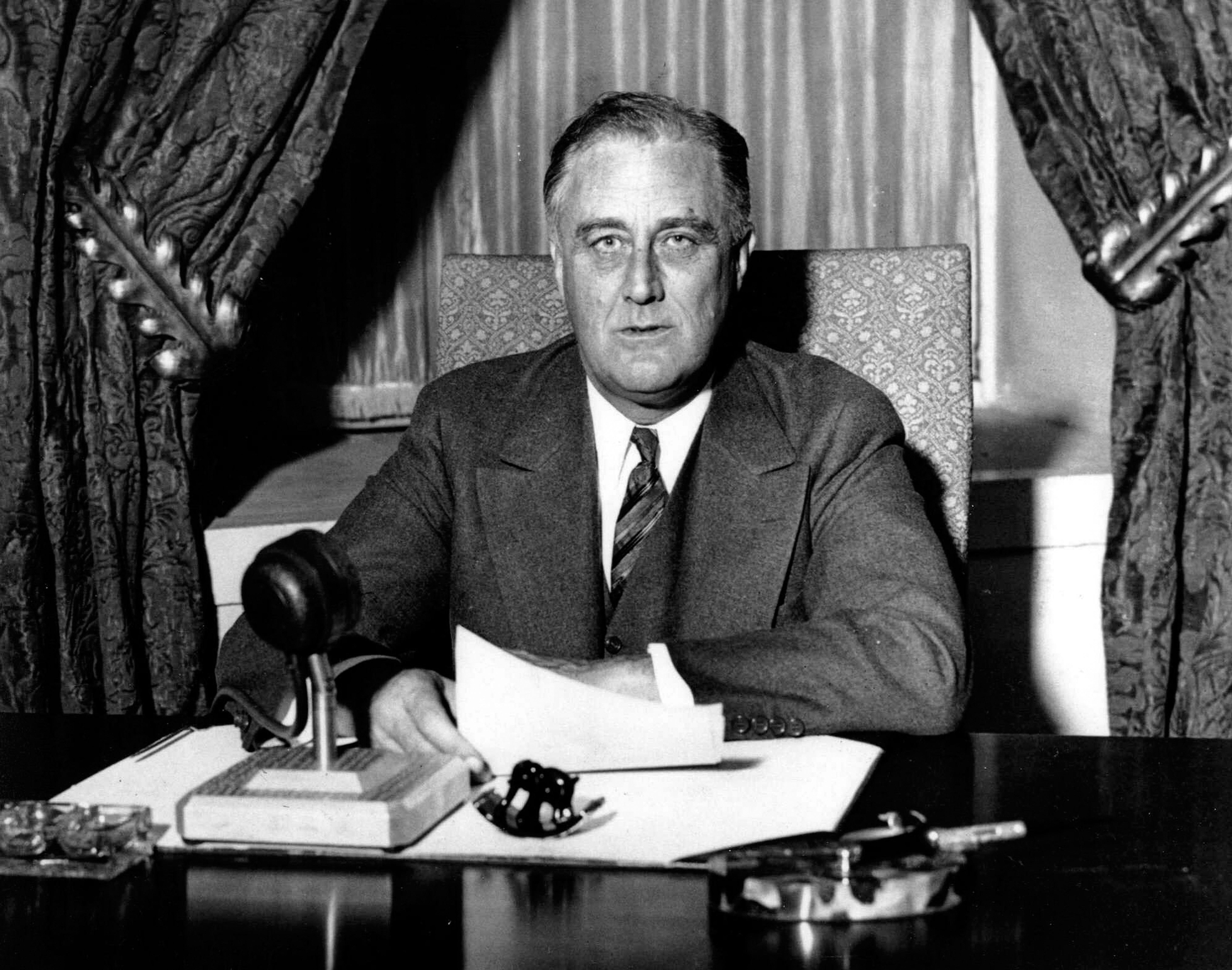 Black‑and‑white portrait of Franklin D. Roosevelt.